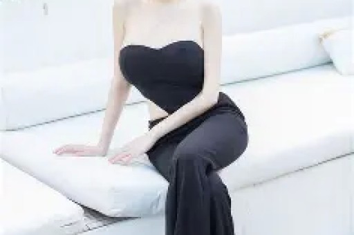 又一网红美女出八卦穿着被拳王摸腰双方都是已婚人士